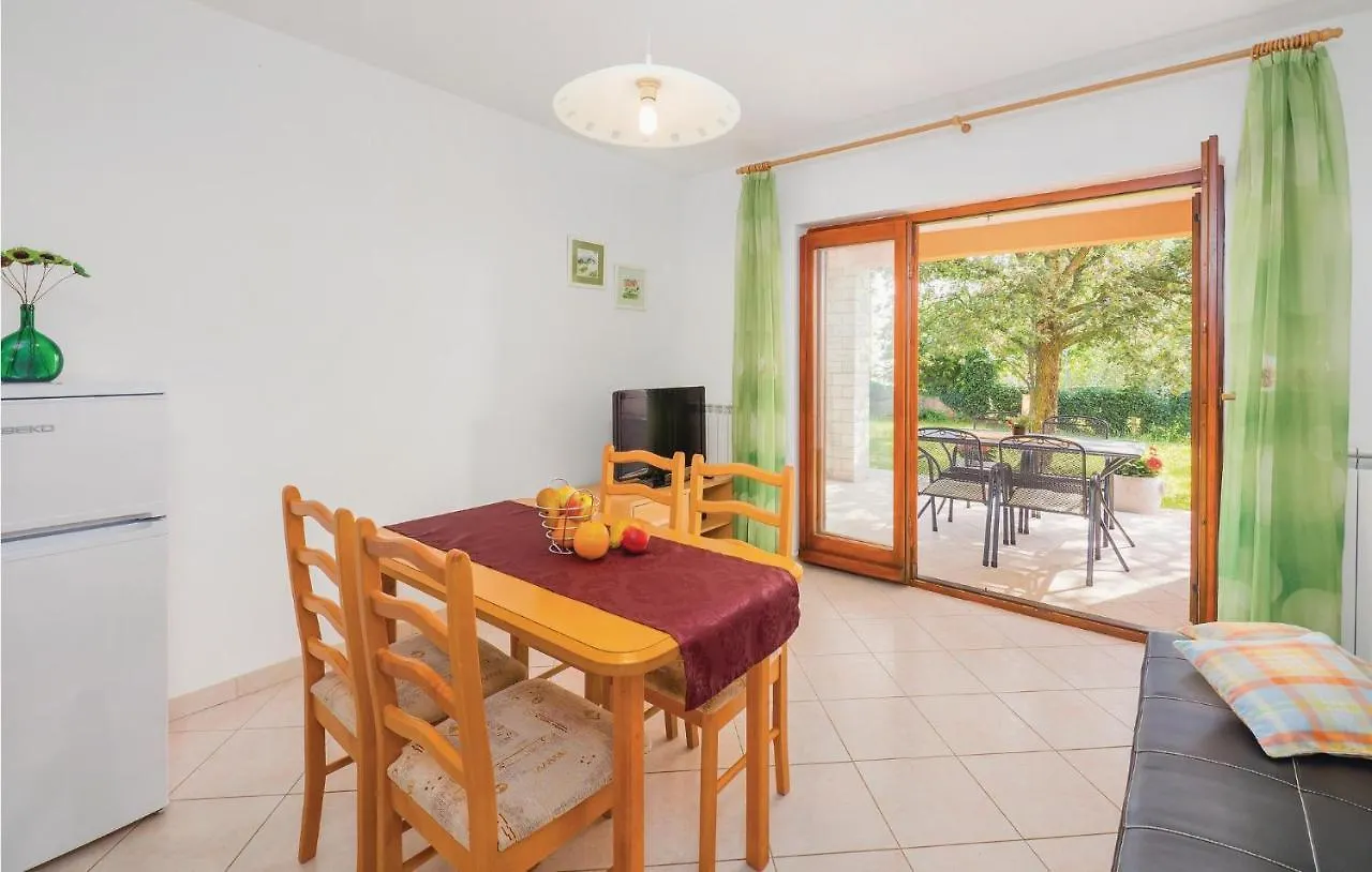 2 Bedroom Lovely Apartment In Labin Labin