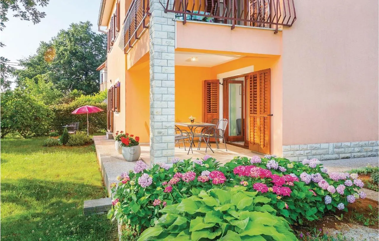 2 Bedroom Lovely Apartment In Labin Labin