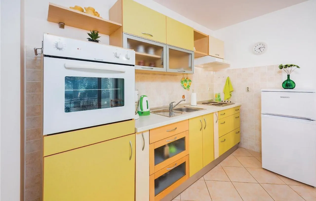 2 Bedroom Lovely Apartment In Labin Labin