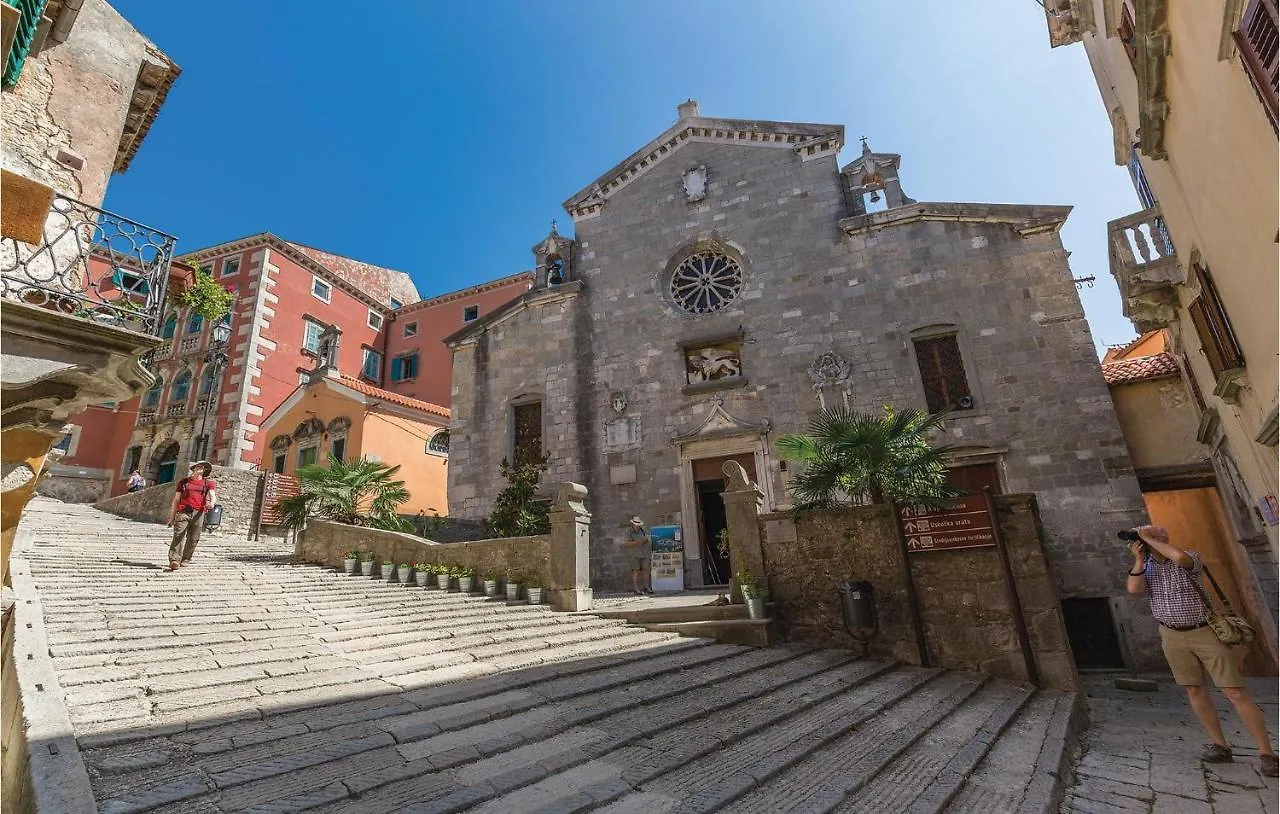 2 Bedroom Lovely Apartment In Labin Labin
