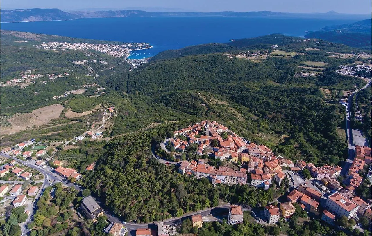 2 Bedroom Lovely Apartment In Labin Labin
