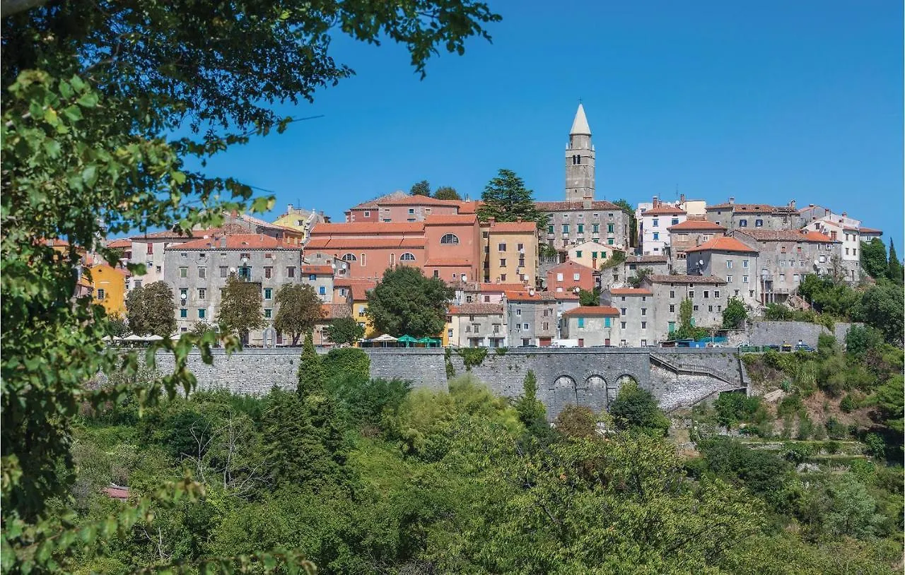 2 Bedroom Lovely Apartment In Labin Labin